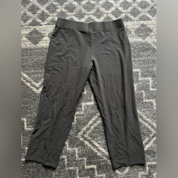 Black Cropped Leggings - Picture 4 of 5